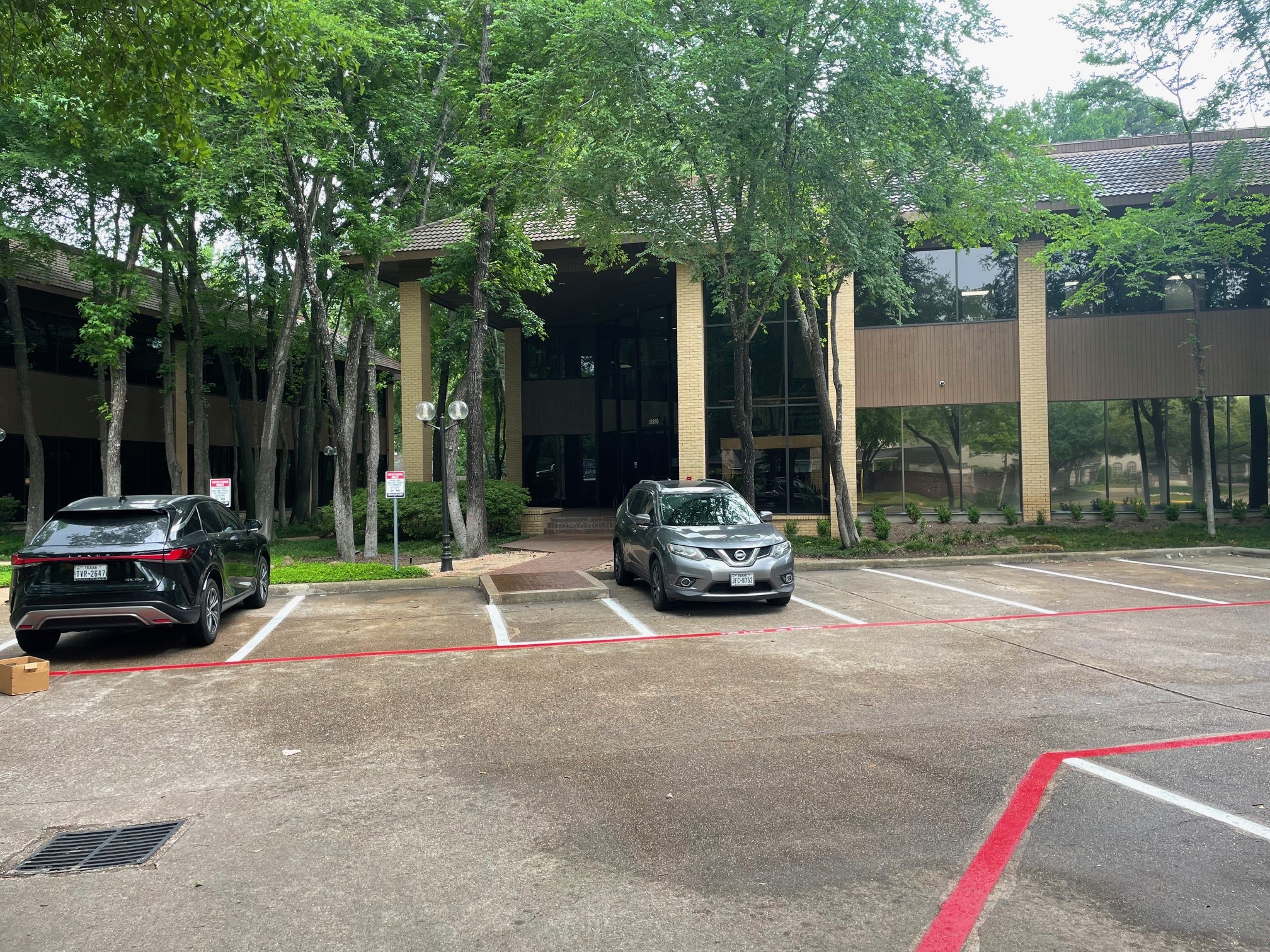 Private investigator in Houston office with surrounding trees and parking lot in front